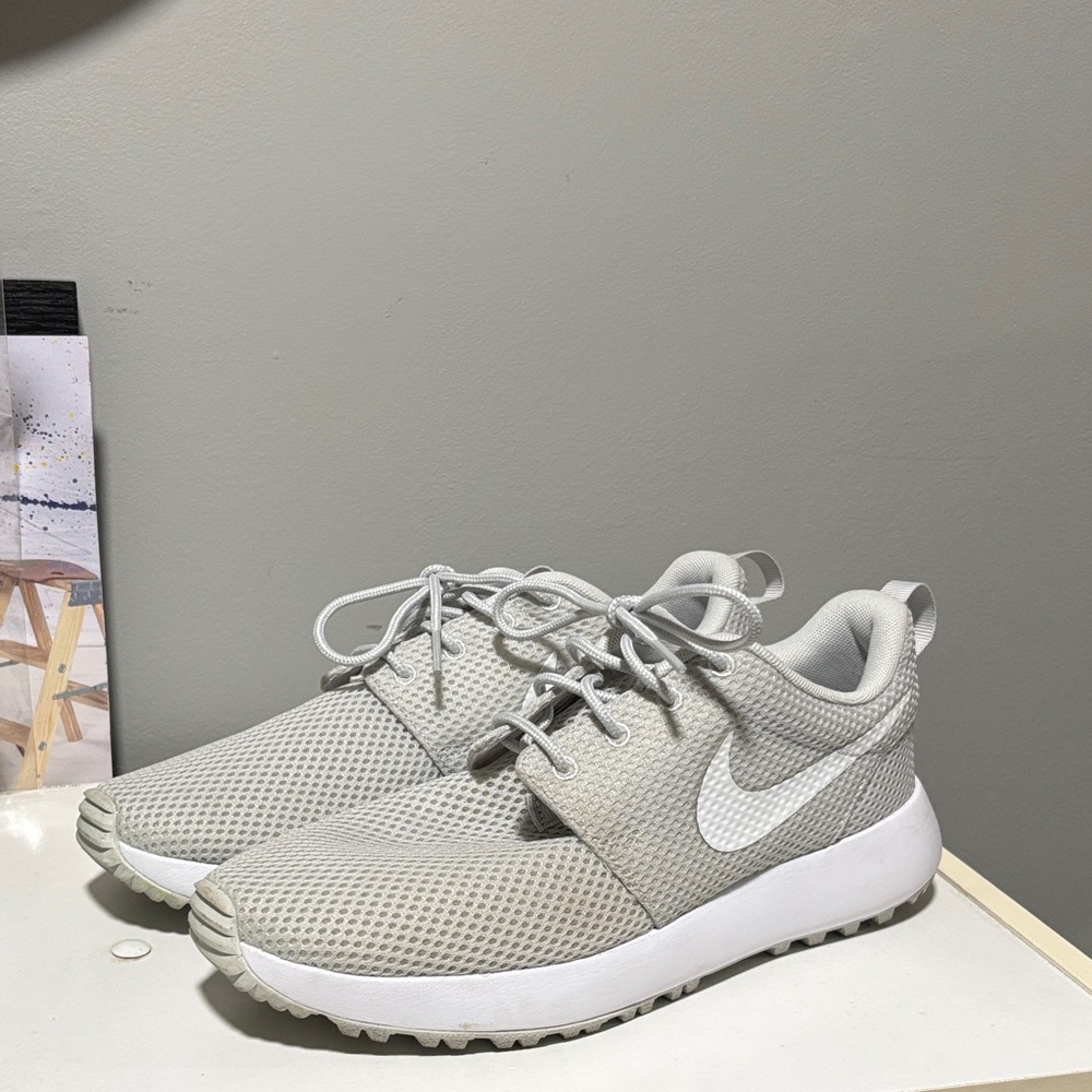 Nike Men Light Gray Sneakers